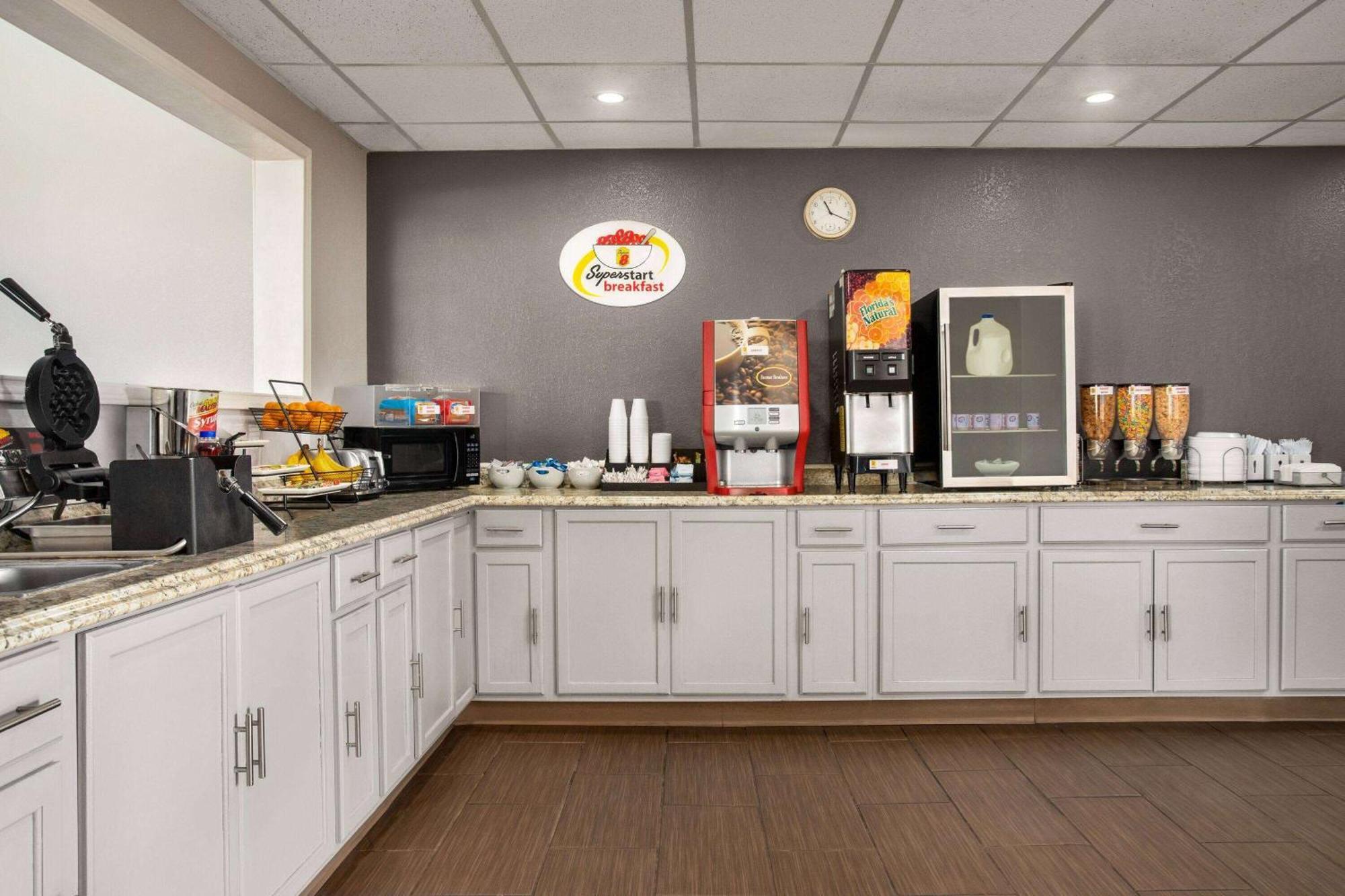 Super 8 By Wyndham Gainesville Tx Extérieur photo